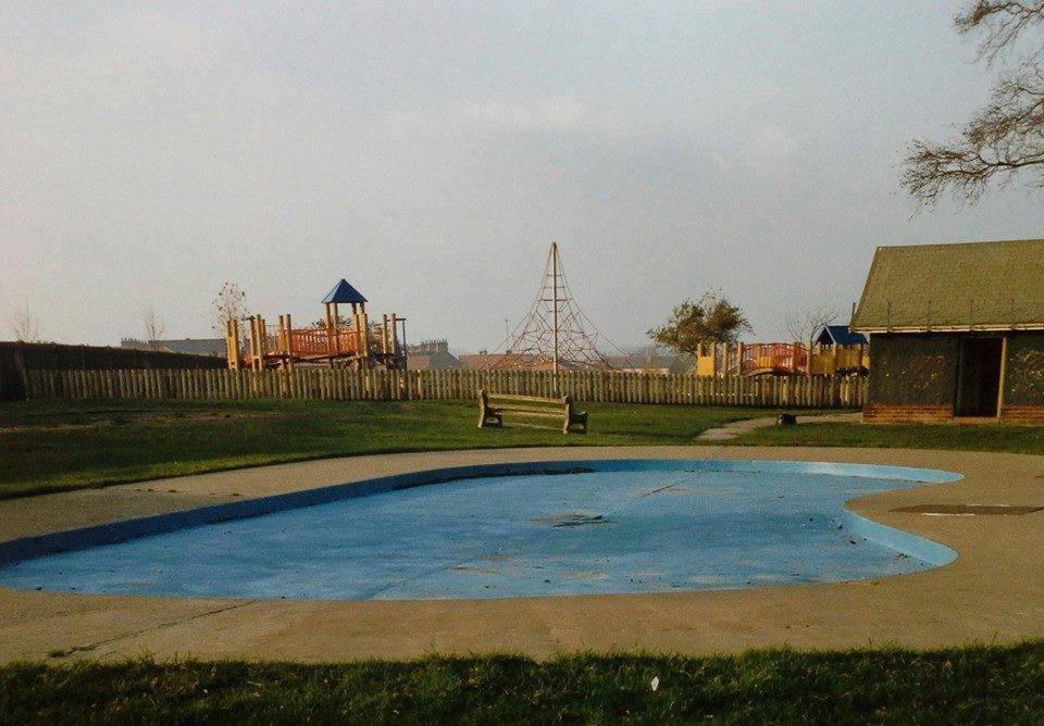 lawn park paddling pool